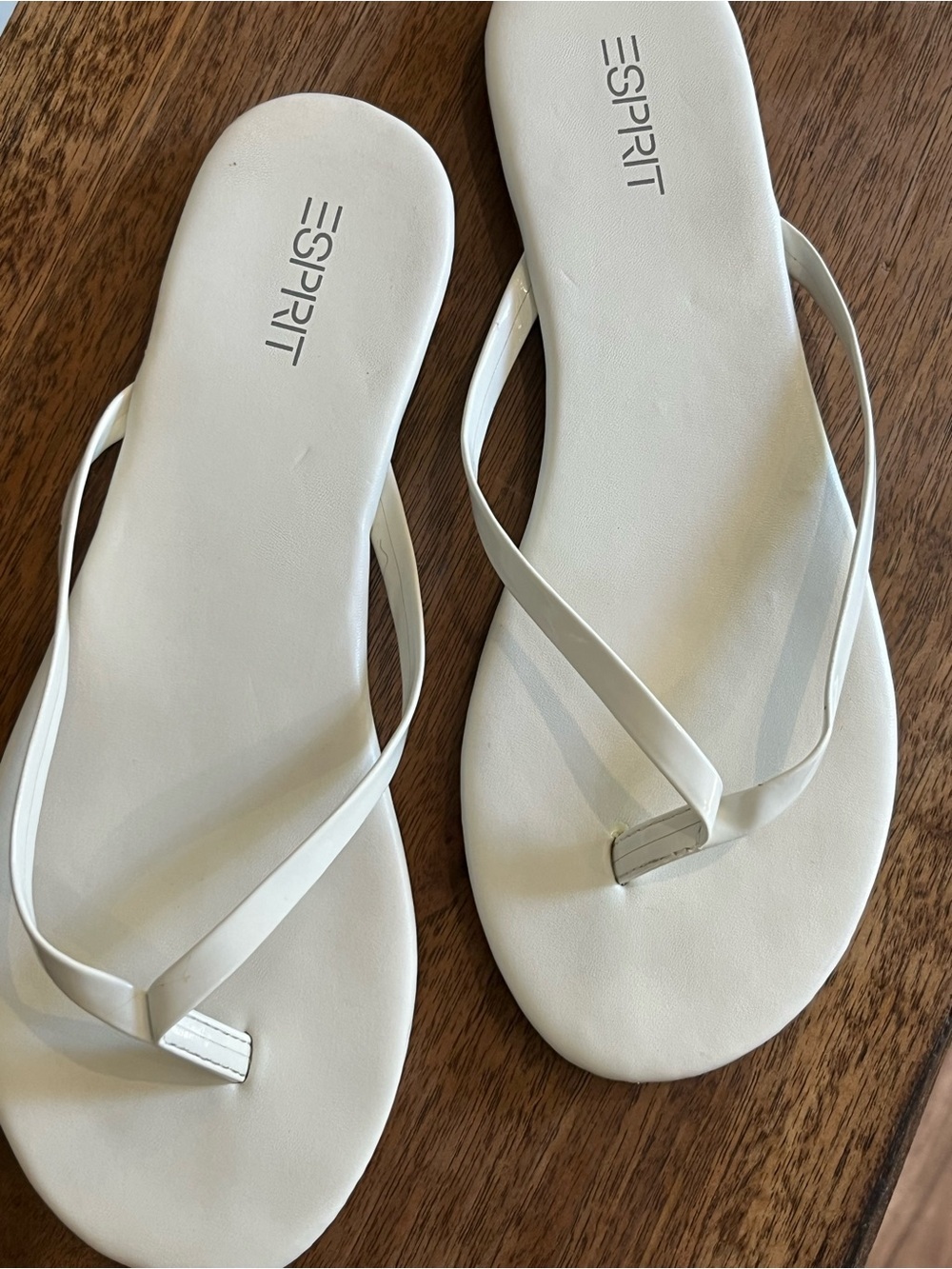 ESPRIT Minimalist White Flat Thong Sandals Size [6.5]